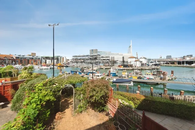 White Hart Road, Portsmouth, PO1, photo 1