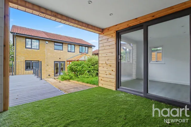 The Hollies, Crumlin, NP11, photo 2