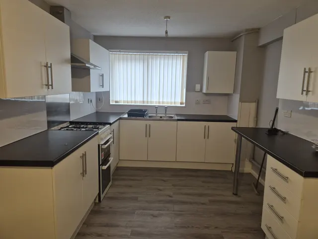 Photo 3 — Bodmin Close, Brookvale, RUNCORN