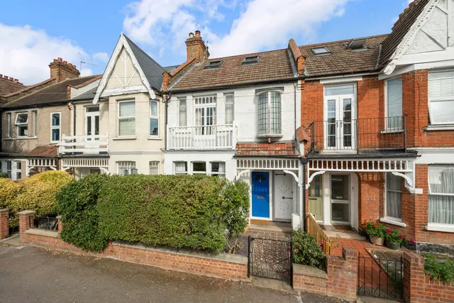 Oxford Avenue, London, SW20, photo 1