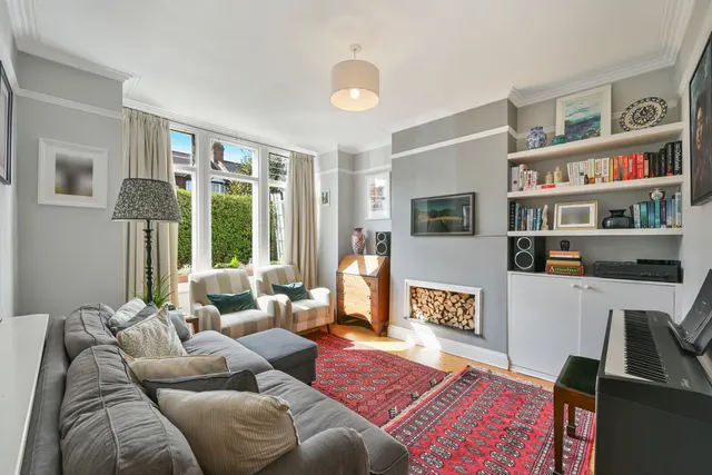 Oxford Avenue, London, SW20, photo 2