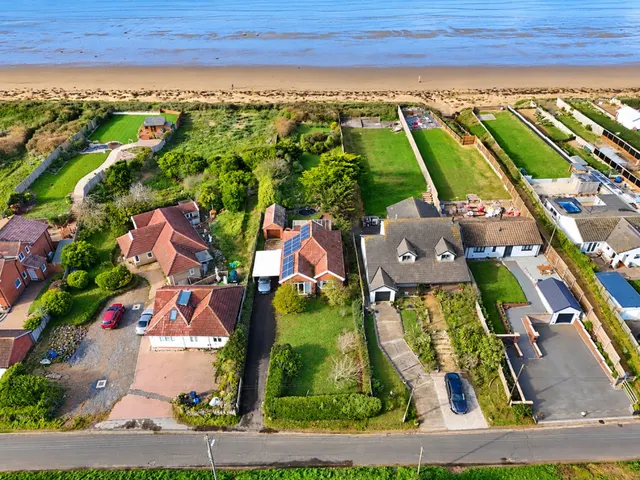 Warren Road, Brean, TA8, photo 1