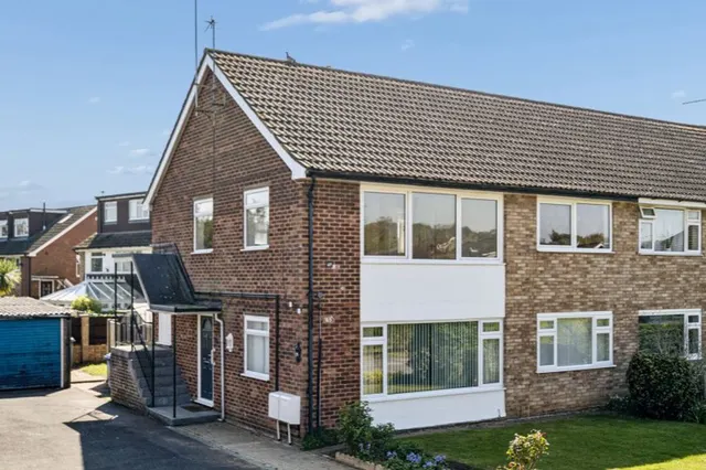Broom Hill, Cookham SL6 9LH, photo 1
