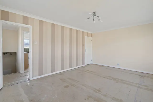 Photo 3 — Broom Hill, Cookham SL6 9LH