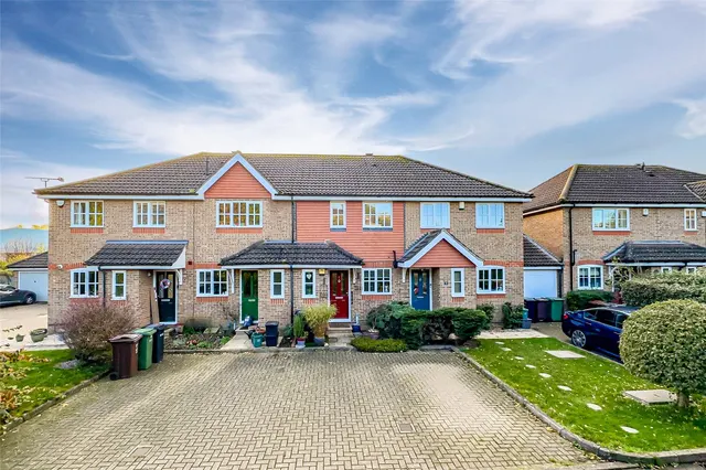 Riverbanks Close, Harpenden, Hertfordshire, AL5 5EJ, photo 1