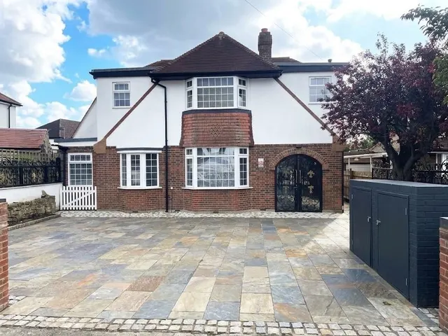 Croft Close, Mill Hill, photo 1