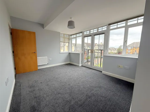 Photo 3 — St. Crispin Crescent, Duston