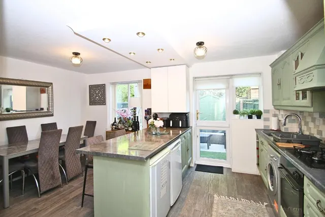 The Fieldings, Woking, GU21, photo 3