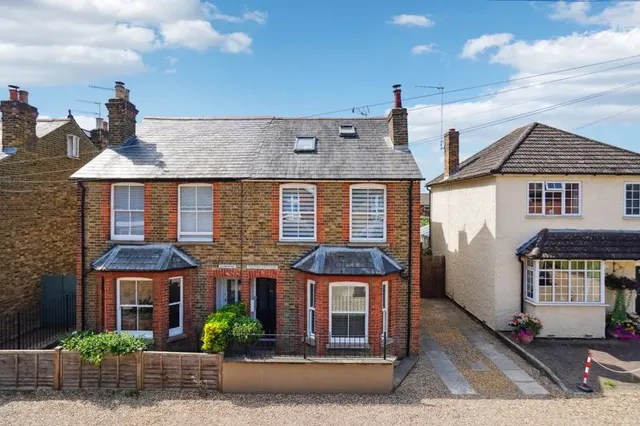 Recreation Road, Bourne End SL8 5AD, photo 1