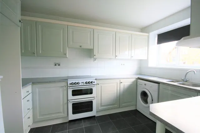 Photo 3 — Manor Road, Romford, RM1