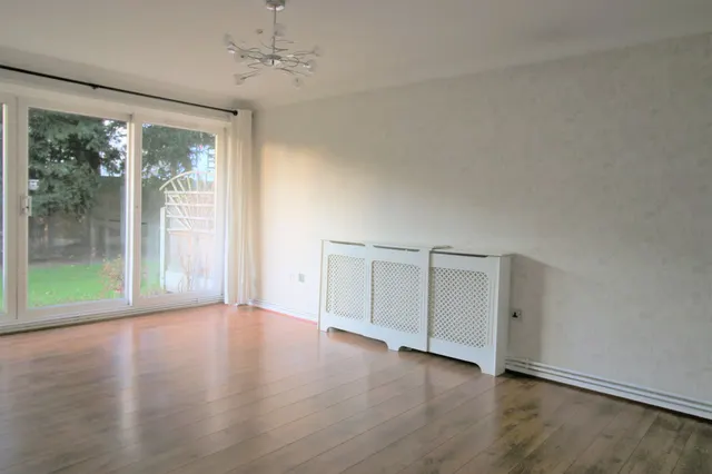 Photo 2 — Manor Road, Romford, RM1