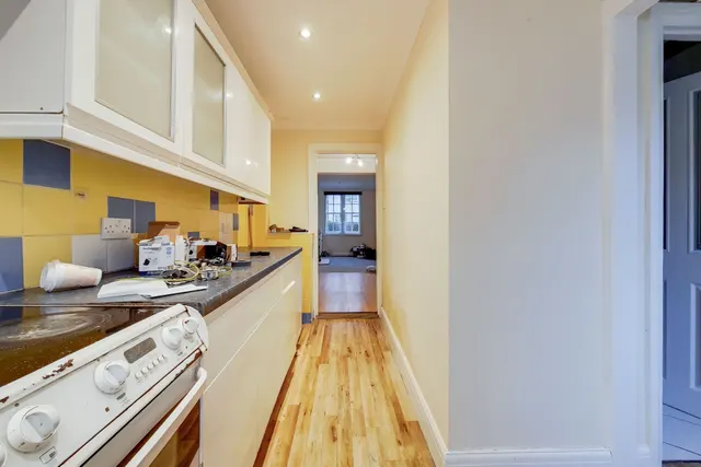 Photo 3 — 18 Balliol Road, London