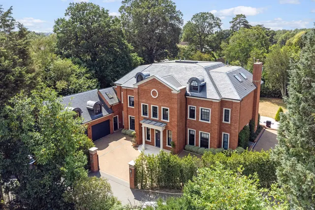 Woodland Way, Tadworth, Surrey, photo 1