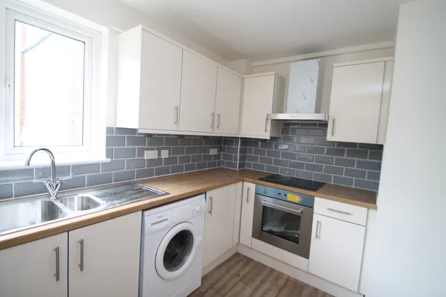 Station Road, Redhill, RH1, photo 1