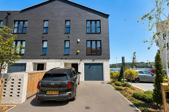 Butterworth Grove, Rochester, photo 1