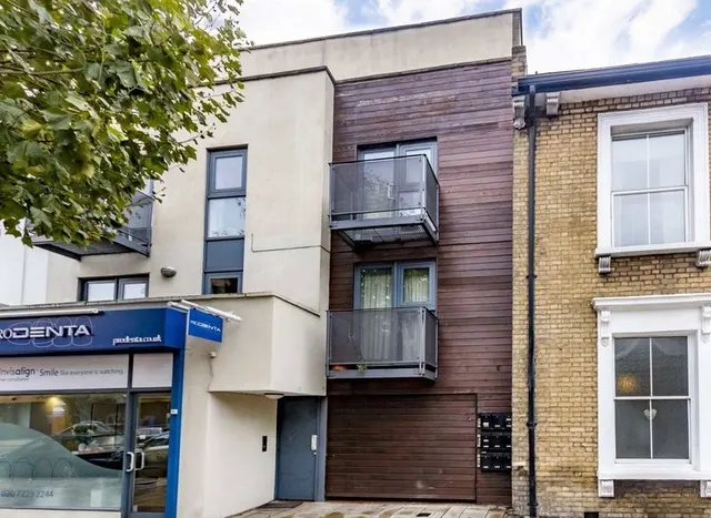 St. John's Hill, Battersea, SW11, photo 1