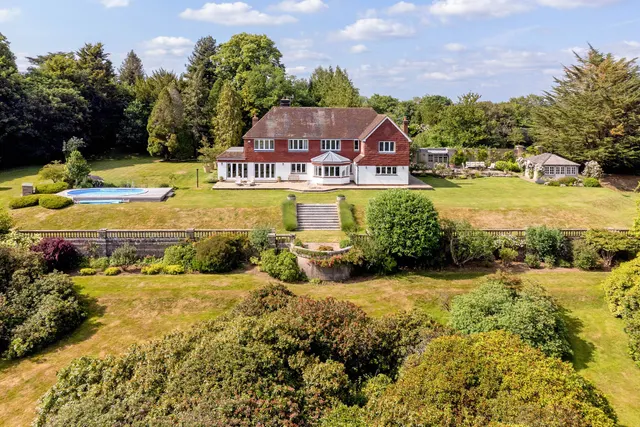 Hall Place, Cranleigh, GU6, photo 1