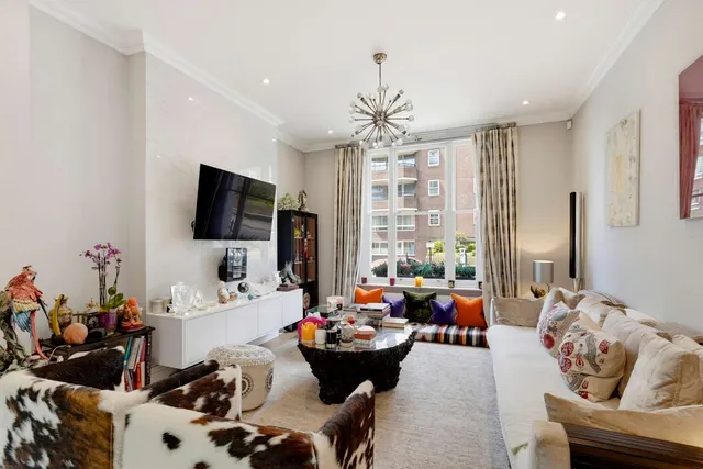 Photo 3 — Oakley Street, London, SW3 5HB