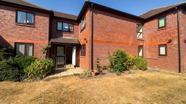 Pond Court The Ridgeway, Codicote, SG4, photo 1
