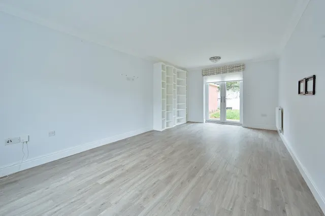 Bushey, WD23, photo 2