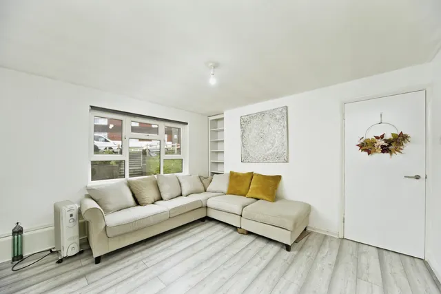 The Lawns, London, SE19, photo 1
