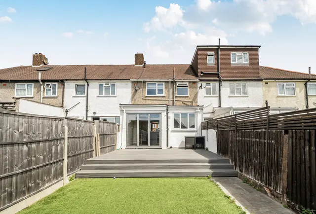 Lynmouth Avenue, Morden, SM4 4RR, photo 1