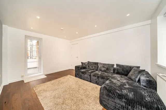 Bollo Lane, W3, photo 2