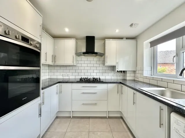 Sycamore Avenue, Hayes, photo 1