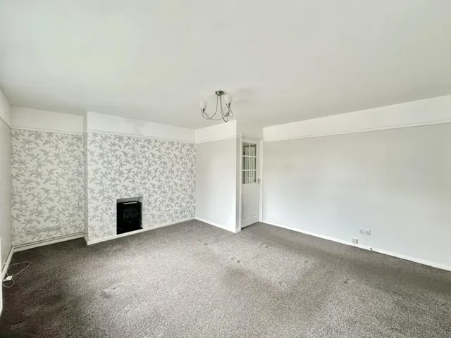 Photo 3 — Sycamore Avenue, Hayes