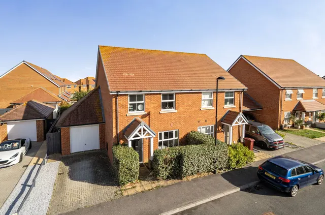 Beech Avenue, Bracklesham Bay, PO20, photo 1
