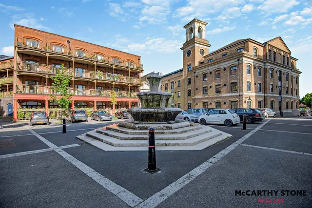 Bowes Lyon Place, Poundbury, DT1, photo 1
