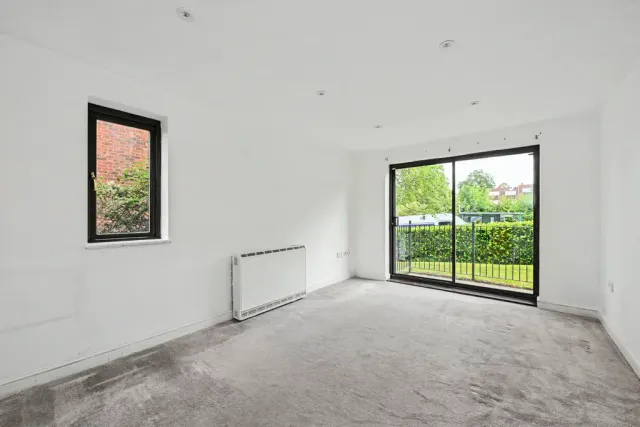 Photo 2 — 168 Queensway, Hemel Hempstead, Hertfordshire, HP2 5FX