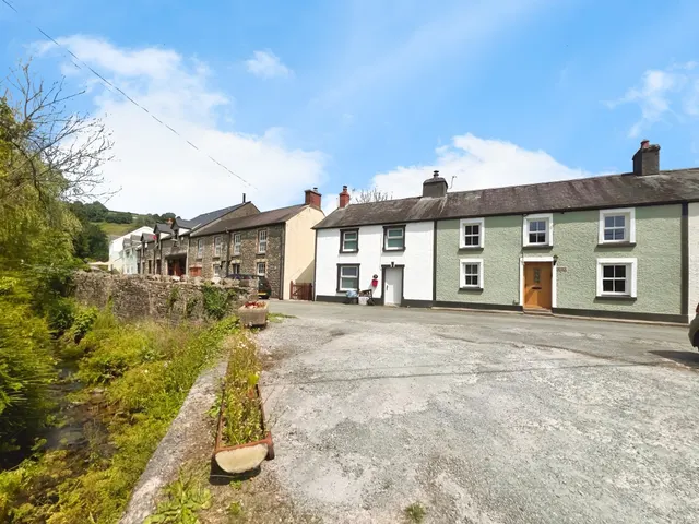Carmarthen, SA32, photo 2