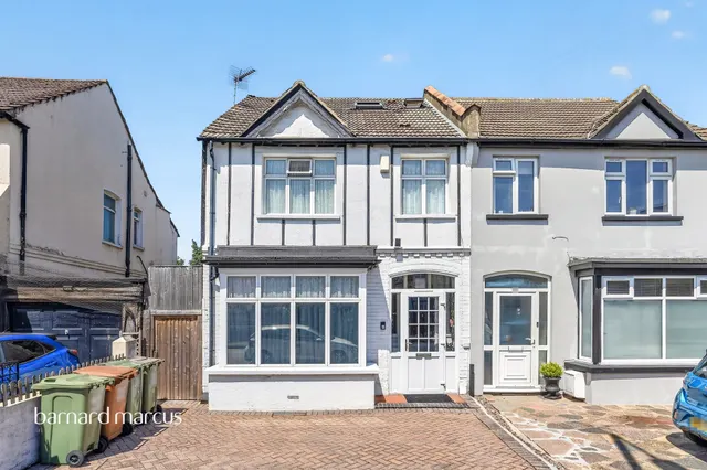 Hackbridge Road, Wallington, photo 1
