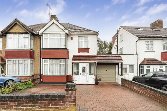 St Andrews Avenue, Wembley, HA0, photo 1