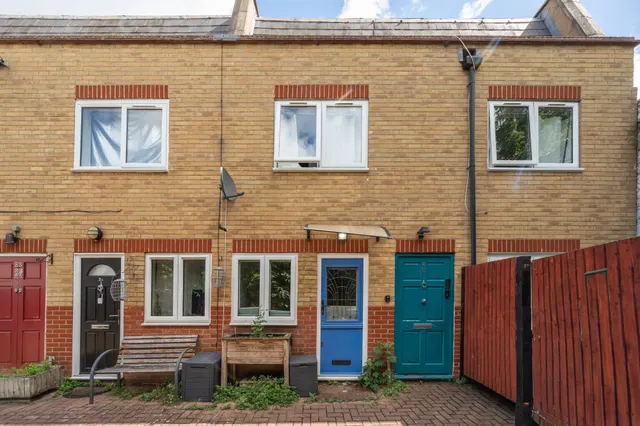 Photo 3 — 4a Robert Burns Mews, London