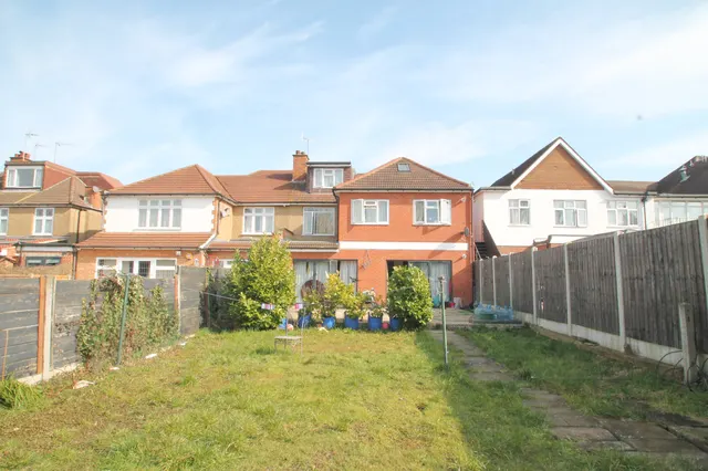 Churchill Avenue, Harrow, HA3, photo 1