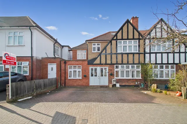 Churchill Avenue, Harrow, HA3, photo 2
