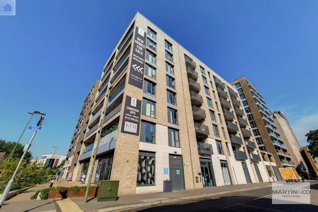 Fairfield Avenue, Staines, photo 1