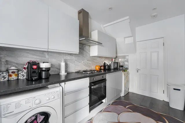 Ecclesbourne Gardens, London, N13 5JD, photo 1