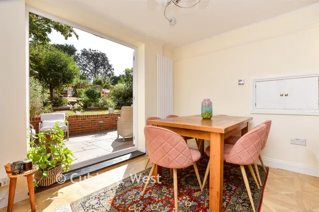 Oveton Way, Bookham, KT23, photo 3