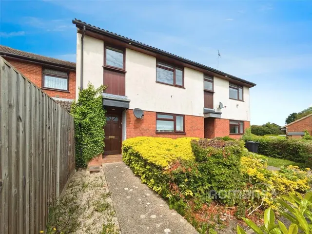 Fleetham Gardens, Lower Earley, RG6, photo 1