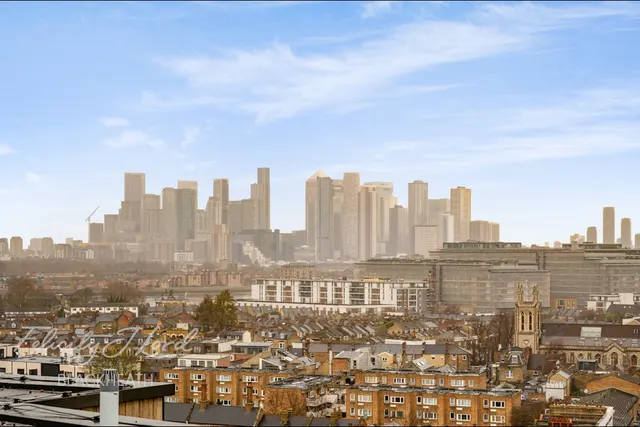Restell Close, Blackheath, photo 3