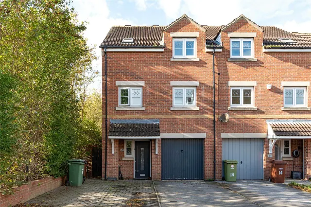 Jasmine Gardens, Castleford, WF10, photo 1