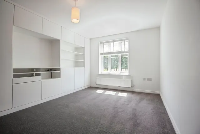 Photo 3 — Arnold Rise, Biggleswade, Bedfordshire, SG18