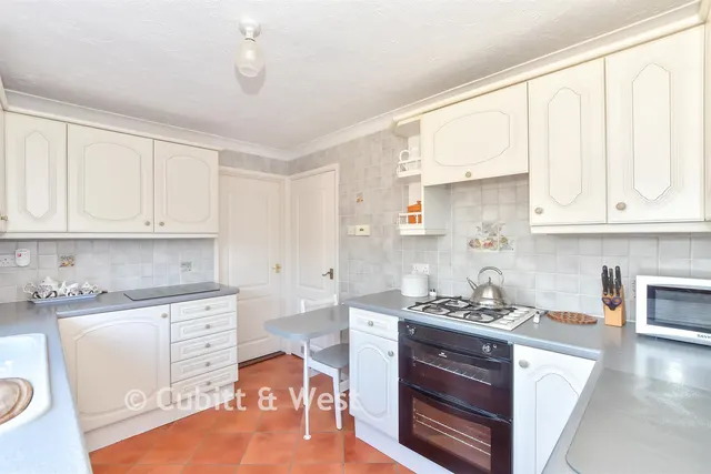Havant Farm Close, Havant, PO9, photo 3