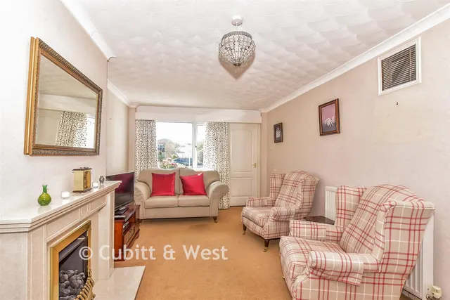 Havant Farm Close, Havant, PO9, photo 2
