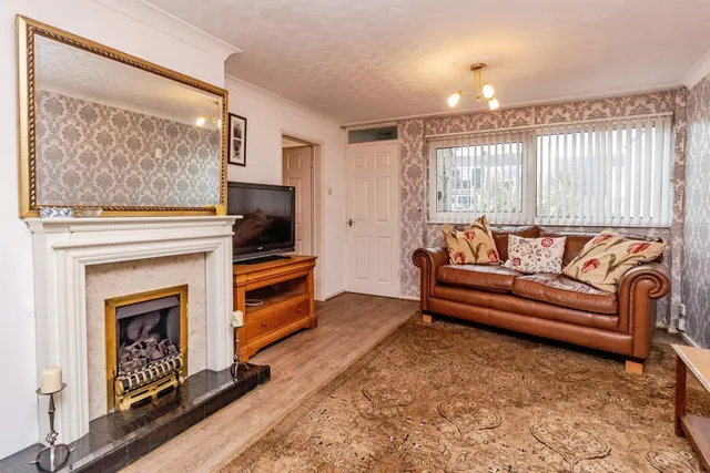 Photo 3 — Darnford Close, Stafford