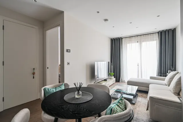 London, E14, photo 2