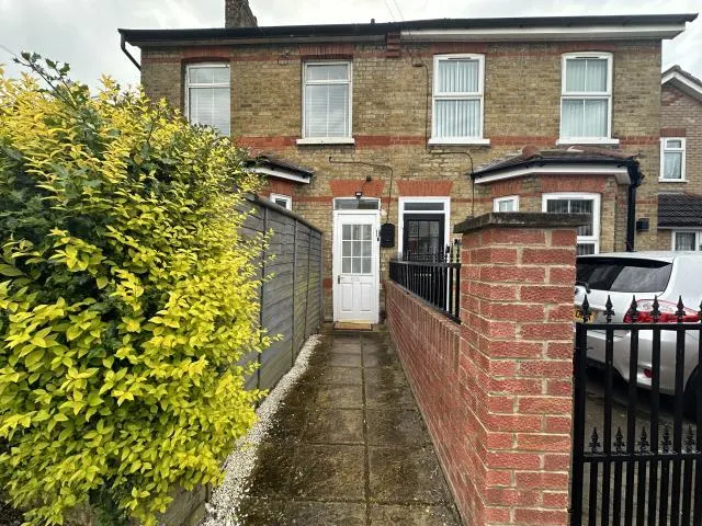 The Crescent, Slough, SL1, photo 1
